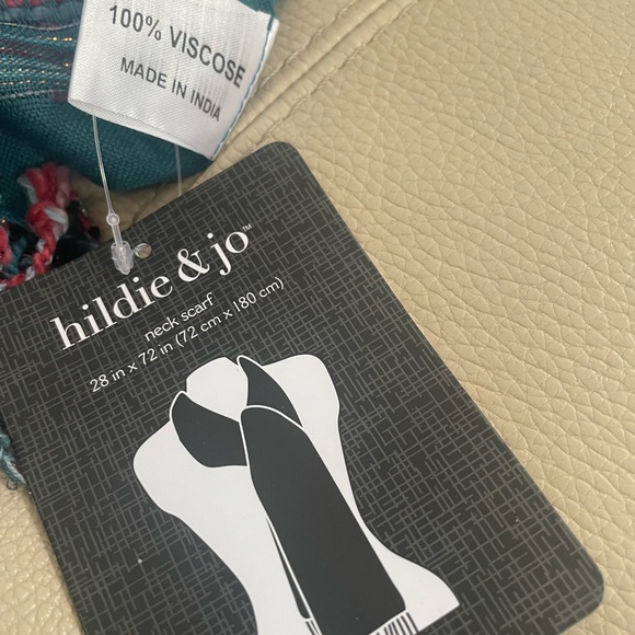 Scarf - Picture 10 of 11